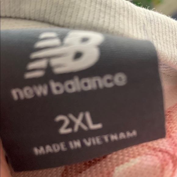 Mens new balance relaxed t-shirt. - Picture 4 of 4
